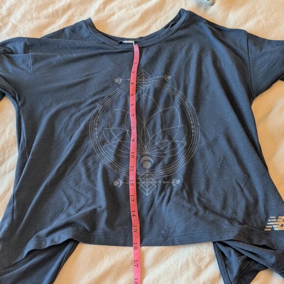 New Balance, graphic tee, navy blue, size small ( estimated) - Picture 8 of 9